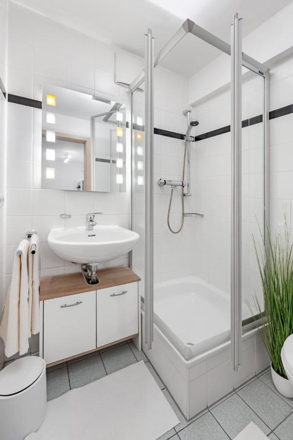 Zwei Zimmer Wohnung Im Stadtzentrum Mit Tiefgaragenplatz Munchen Bagian luar foto